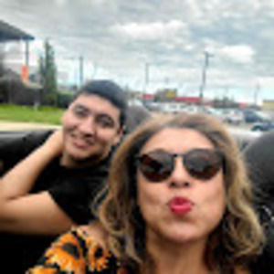 Meet your Posher, Alejandra